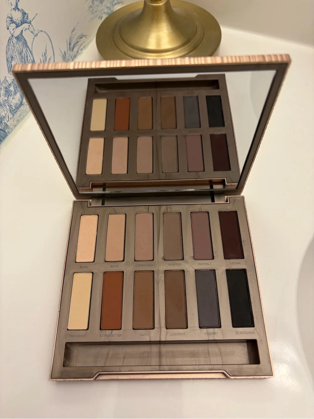 Urban Decay EyeshadowPalette- Nude, Rose, Taupe, Brown, plum, slate, vanilla EUC